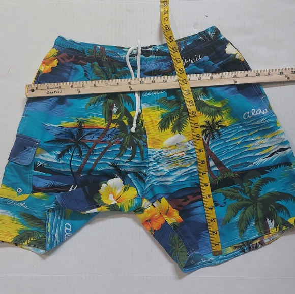 Hawaii Swimwear Shorts Size XL - Picture 8 of 9